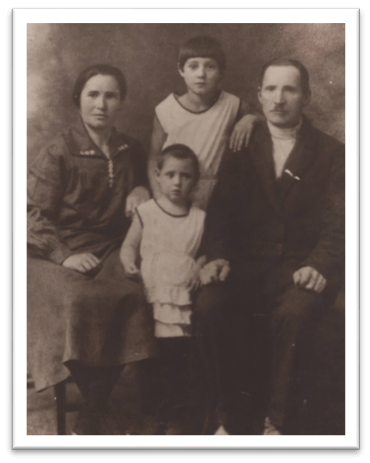 Мать п п бажова. Мать бажова павла петровича. Мать и отец антона павловича чехова. Мать бажова павла петровича. Бажов родители.