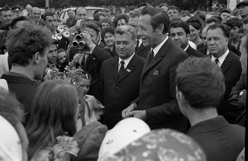 1 ый секретарь ЦК КПБ П. М. Машеров во время встречи с жителями одного из сел Гомельской области 1972 г