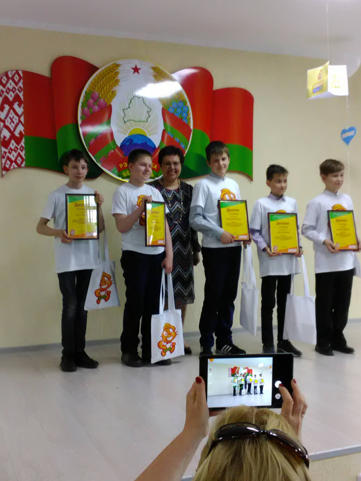 Фото 7. Обладатели дипломов 2 степени с председателем жюри Алейниковой Т