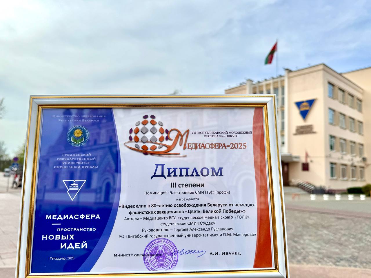 внутрь
