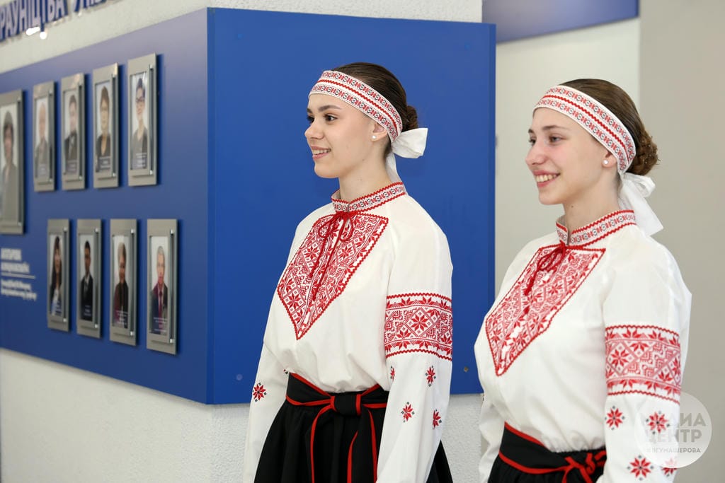 Название